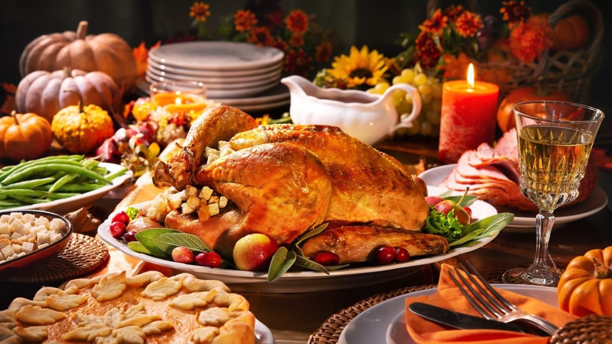 Thanksgiving dinner set on a table (Free use photo from Pixabay)