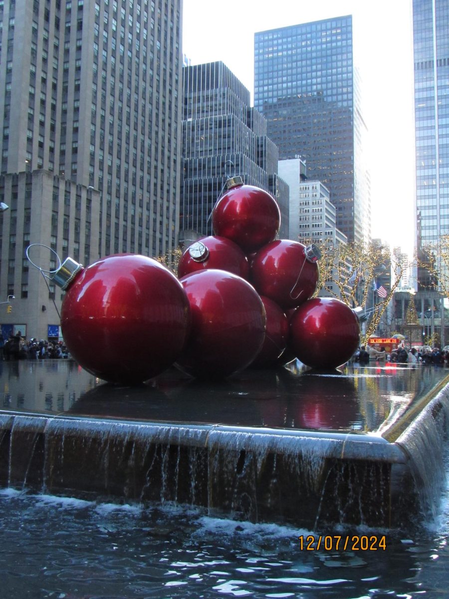 A picture of the Giant Red Ornaments