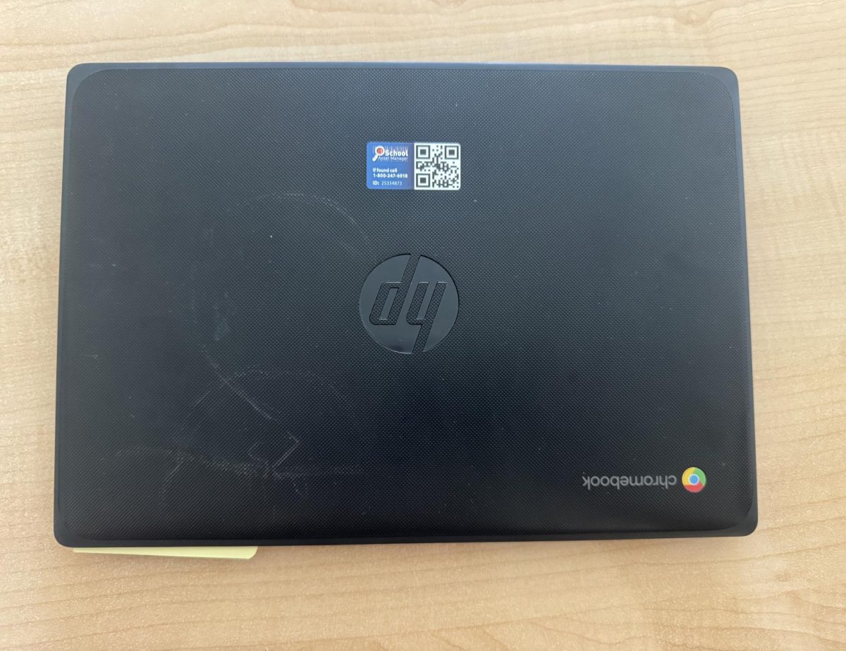 A student's (Lincoln Campagna) Gateway-issued Chromebook