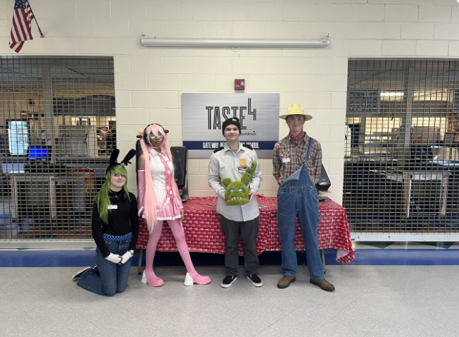 The high school winners from L to R: Holly Harkanson, Maleah Caldwel, Devante Cabrera, Jackson Smith